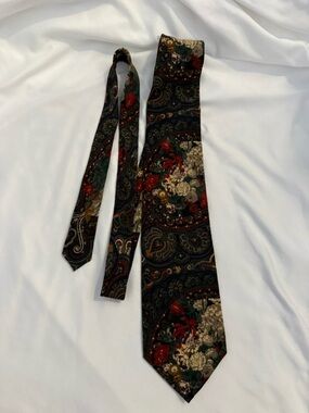 Like New Vintage Bill Blass Floral Silk Tie